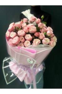 9 кустовых пионовидных роз с оформлением